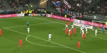 汪涵老婆杨乐乐带儿子参加马术比赛 11岁的沐沐侧脸像爸爸