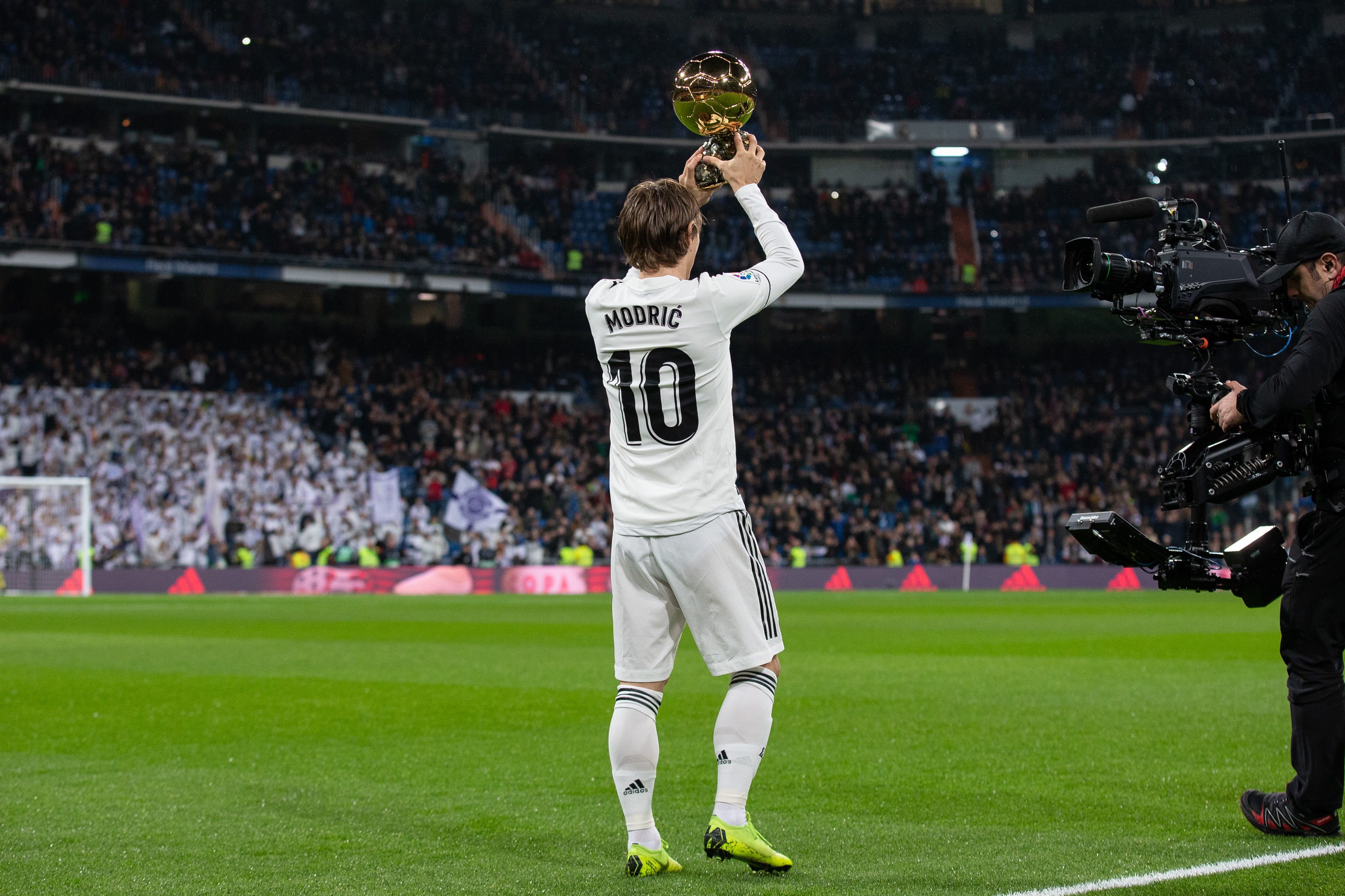 中国U17vs文莱U17：邝兆镭、万项首发，何思凡、金昱成出战