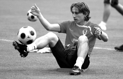 辽宁男篮王哲林关键得分带队胜